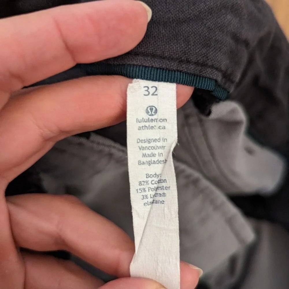 Lululemon Black Bermuda Style Zipper Fly Shorts Size 32‎